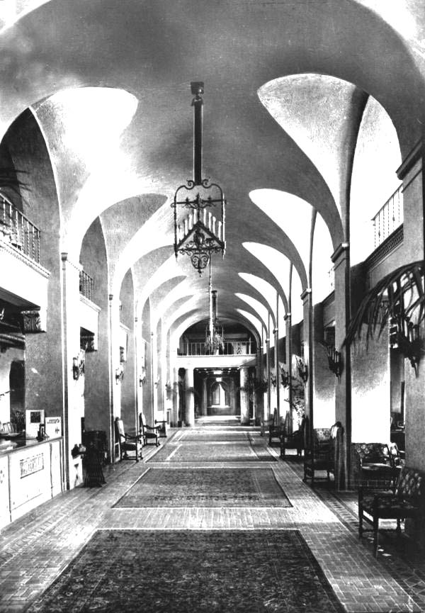 The Vinoy Hotel lobby, as it appeared during the 1920s. 