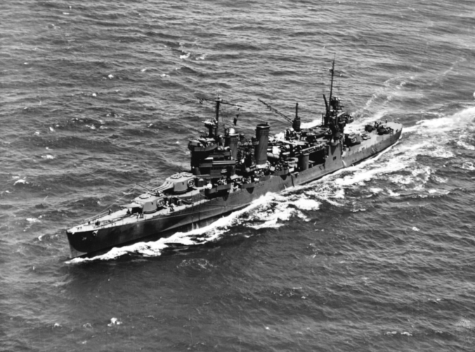 USS_Astoria_(CA-34)_operating_in_Hawaiian_waters_on_8_July_1942_(NH_97682)