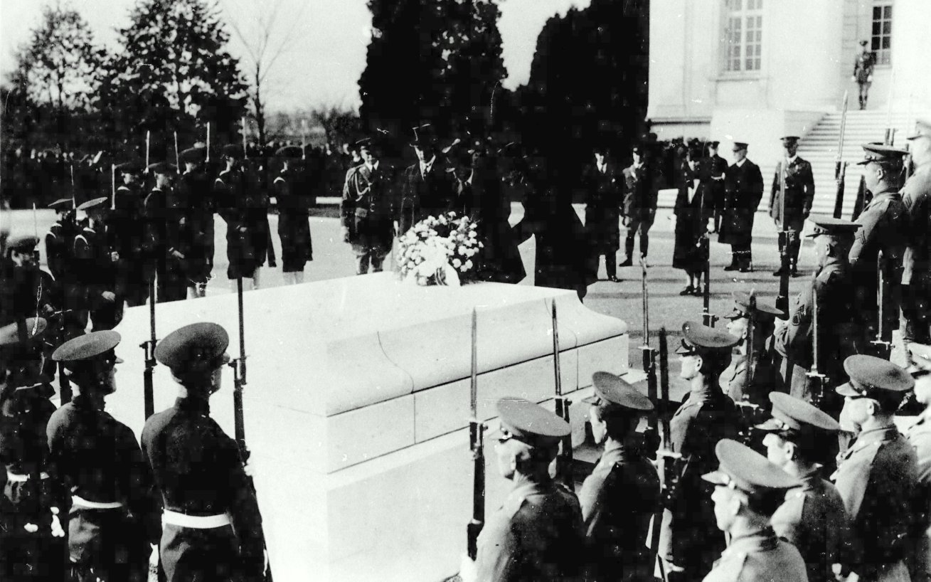 President Coolidge placing the wreath at the Tomb of the Unknown Soldier, November 11, 1927.