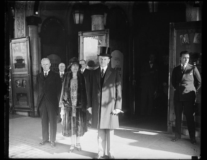 pres-and-mrs-coolidge-attend-thanksgiving-dinner-at-keiths-theatre-washington-1927